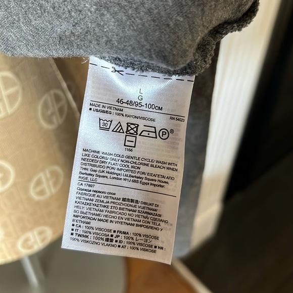 EUC Banana Republic V-Neck Pullover Sweater - Picture 5 of 8